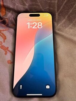 iPhone 15 pro , lehce prasklé sklo LcD