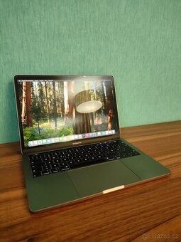 MacBook Pro 2018 | i5 • 8GB • 256GB SSD