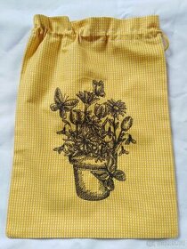 3X KRÁSNÉ VYŠÍVANÉ SÁČKY - KYTKY V KVĚTINÁČI