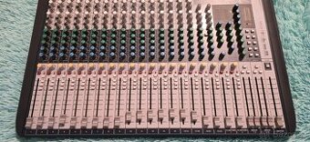 Soundcraft signature 22