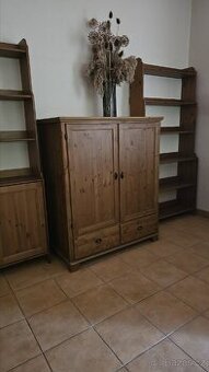 Skříň  IKEA MARKÖR. Mořidlo antik. V dobrém stavu.