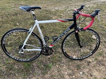 Silniční kolo PELLS SPEEDY