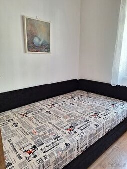 Postel s úložným prostorem