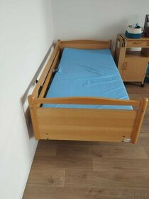 Zdravotní elektrická polohovací postel s matrací a stolkem - 1