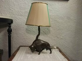 Stará stolní kovová lampa - bizon