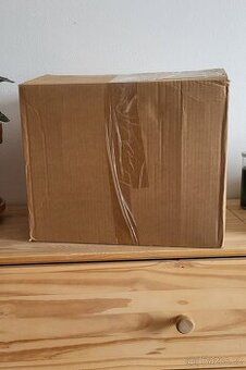 Mystery box plný dámských šatů a sukní, vel. 36-38