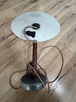 starožitná lampa