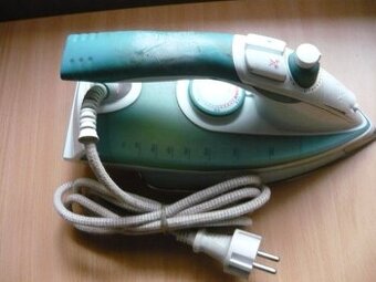 Prodám napařovací žehličku BRAUN TexStyle Control - 1