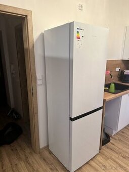 Lednice HISENSE RB390N4AWE