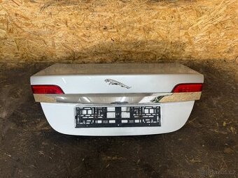 PÁTÉ DVEŘE KUFRU JAGUAR XF MEE 2009