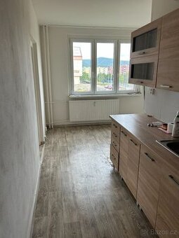 Pronájem bytu 2+1 s balkónem v Chomutově