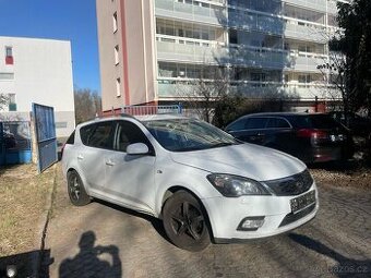 Prodám veškeré náhradní díly z KIA Ceed kombi 1,6 crdi 85kW