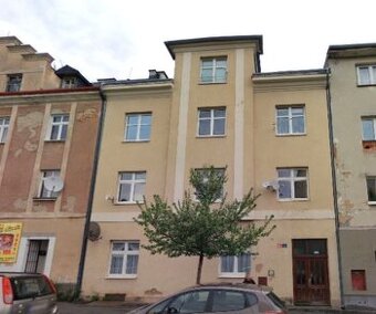 Byt 1+1, Závodu míru Karlovy Vary-Stará Role