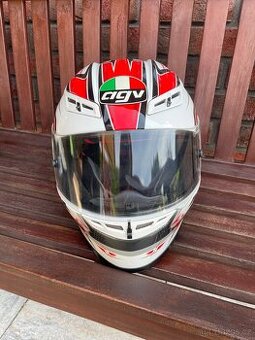 Helma na motorku AGV