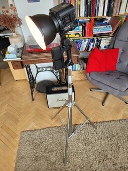 Studiové světlo bateriové LED výkonné + nerezový stativ