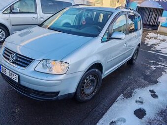 Volkswagen Touran 1.6 FSI. Rodinný tank