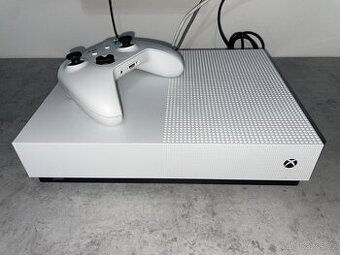 Xbox One S 1Tb + ovladač