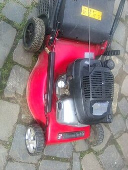 Benzínová sekačka s pojezdem