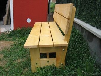 Prodám zahradní nábytek lavičky a skládací stůl se židlemi