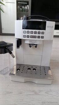 Kávovar automat. Delonghi