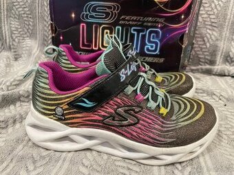Dívčí tenisky Skechers vel. 35 délka stélky 22 cm