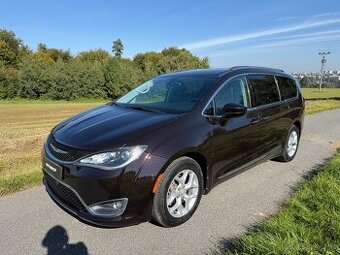 Chrysler pacifica touring plus dvd 8 míst nehavarováno