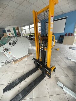 Vysokozdvižný vozík 2000kg 1600mm s posuvnými vidlemi SYC201