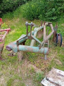 Traktor pluh