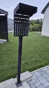 Stojan na wallbox, zachovalý, používaný 1 rok, univerzální