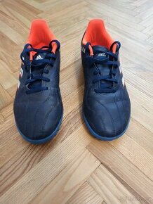 Prodám turfy značky Adidas velikosti 38,5
