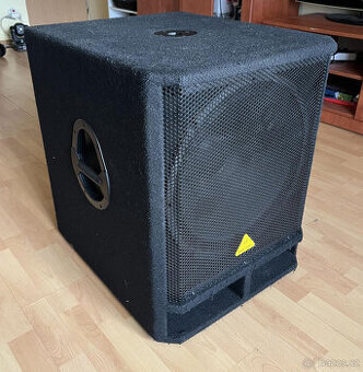 Behringer VP1800S Eurolive Pasivní subwoofer