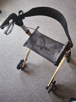 Skládací čtyřkolové chodítko pro seniory - 1