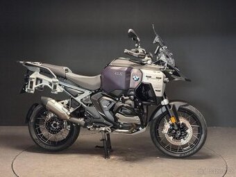 BMW R1300GSA TRIPLE BLACK DEMO – 2025, pouze 1 000 km