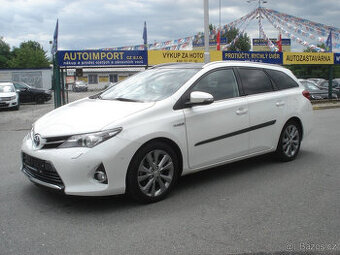 Toyota Auris 1.8 Hybrid e-CVT Executive