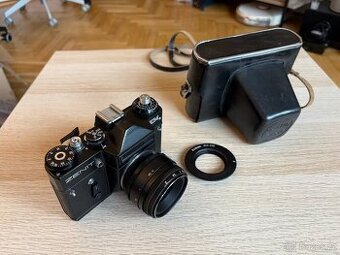 Zenit EM + Helios 58 mm f/2 + redukce na Canon EF