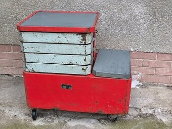 Prodám robustní dílenský vozík na nářadí.