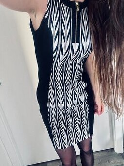 Pouzdrové šaty Calvin Klein