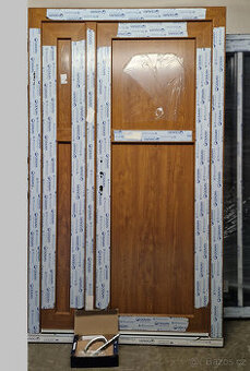 Dveře vchodové plastové Gealan dvoukřídlé zlatý dub