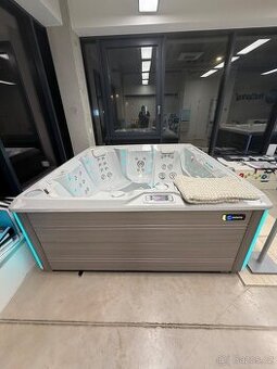 Výstavní vířivka HotSpring Flair