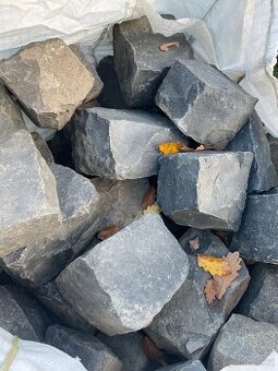 ČEDIČ dlažba, přírodní kámen, kostky, obrubník, haklik