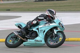 Yamaha r3 okruhovka