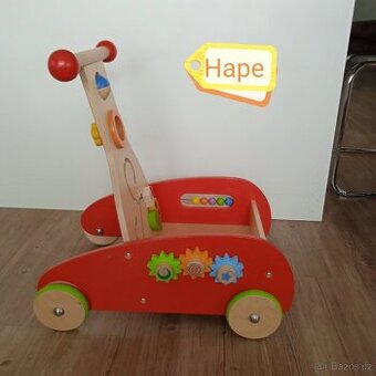 Dětské dřevěné chodítko HAPE