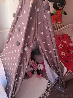 Stan/teepee s koberečkem