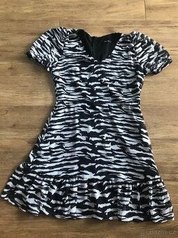 Dámské bíločerné šaty Trendyol