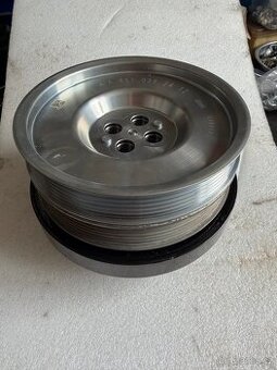 Mercedes Sprinter. Řemenice klikový hřídel A651 035 24 12