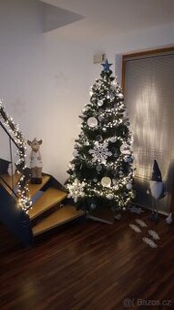 Umělý vánoční stromeček