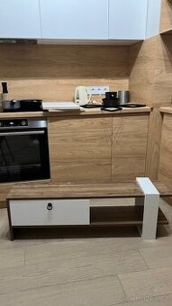 Tv stolek ve skvělém stavu