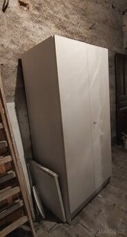 Šatní skříň bílá