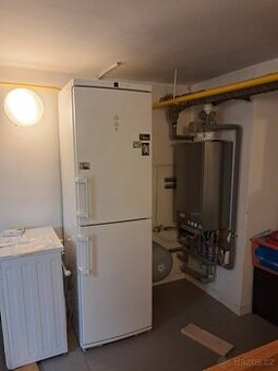 PRODEJ CHLADNICKY S MRAZAKEM LIEBHER