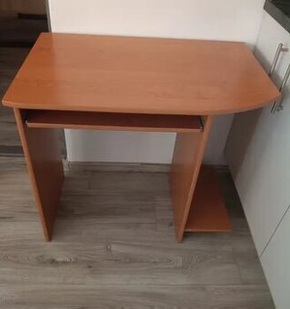 Počítačový / psací stůl
